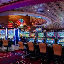 Meja Infinite Blackjack dengan dealer profesional di studio zoomify